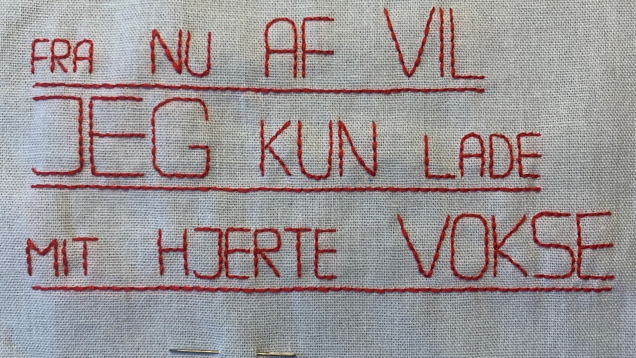 Golden Days: Følsomt broderi &#8220;Forældreskab og Kærlighed&#8221;
